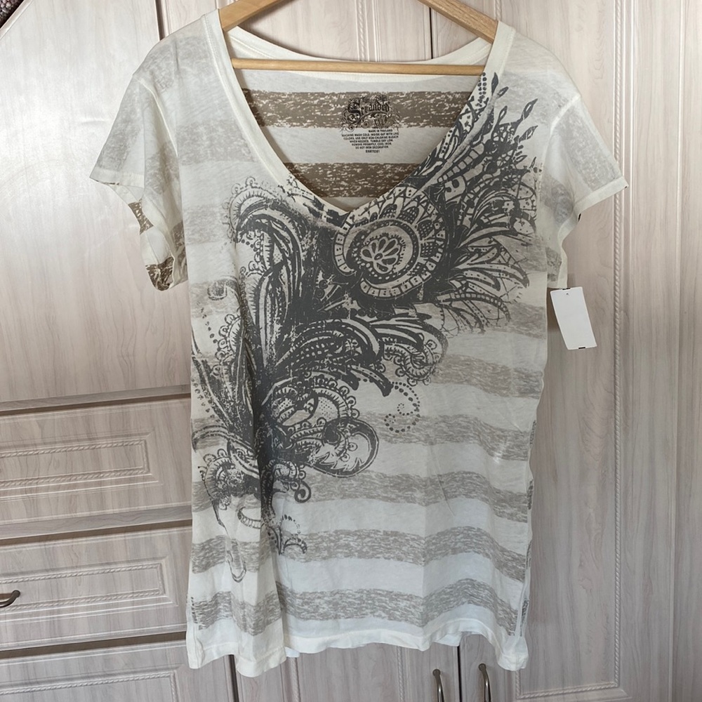 Adorable Womens Tee- Tag Still Attached